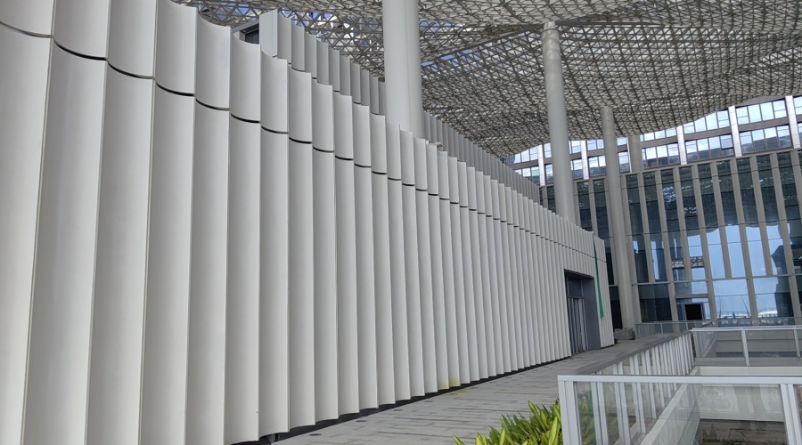 珠海九州灣大型UHPC外墻掛板項(xiàng)目