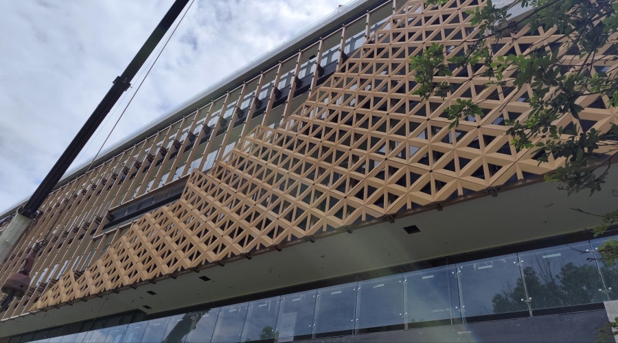 惠州茶葉產(chǎn)業(yè)園彩色UHPC鏤空幕墻板工程案例